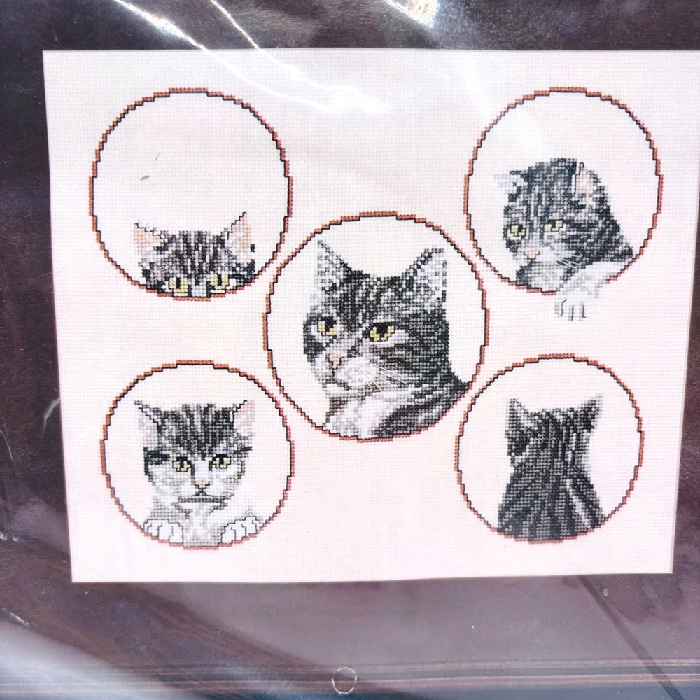 Vintage 1991 Janlynn Counted Cross Stitch Feline Family Portraits #124-02 NOS